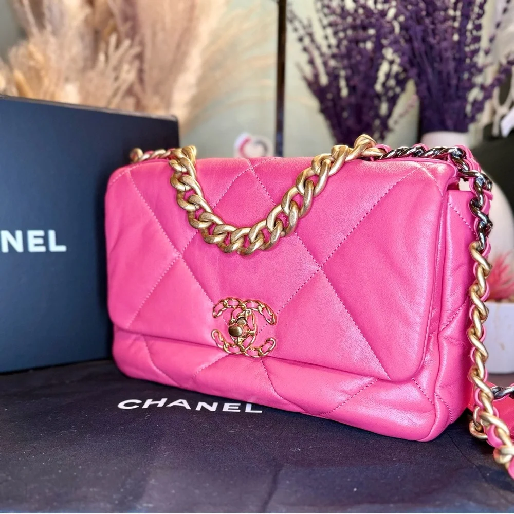 EUC CHANEL 19 Quilted Lambskin Leather Flap Bag in Shiny Pink